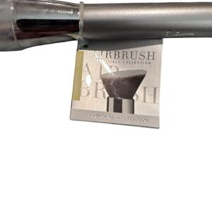 IT Cosmetics Complexion Perfection Brush Sealed